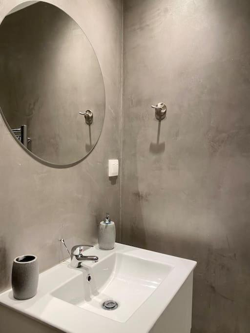 A Place 4U No10 - Garden-Level Getaway 2 Bedroom 2 Bathroom Apartment With Yard Aten Exteriör bild